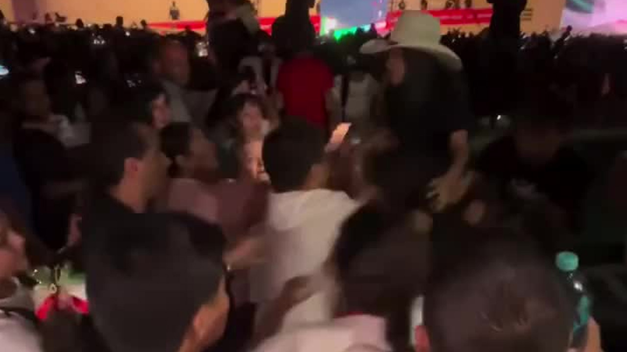 Torreón: Mujeres protagonizan pelea en Grito de Independencia