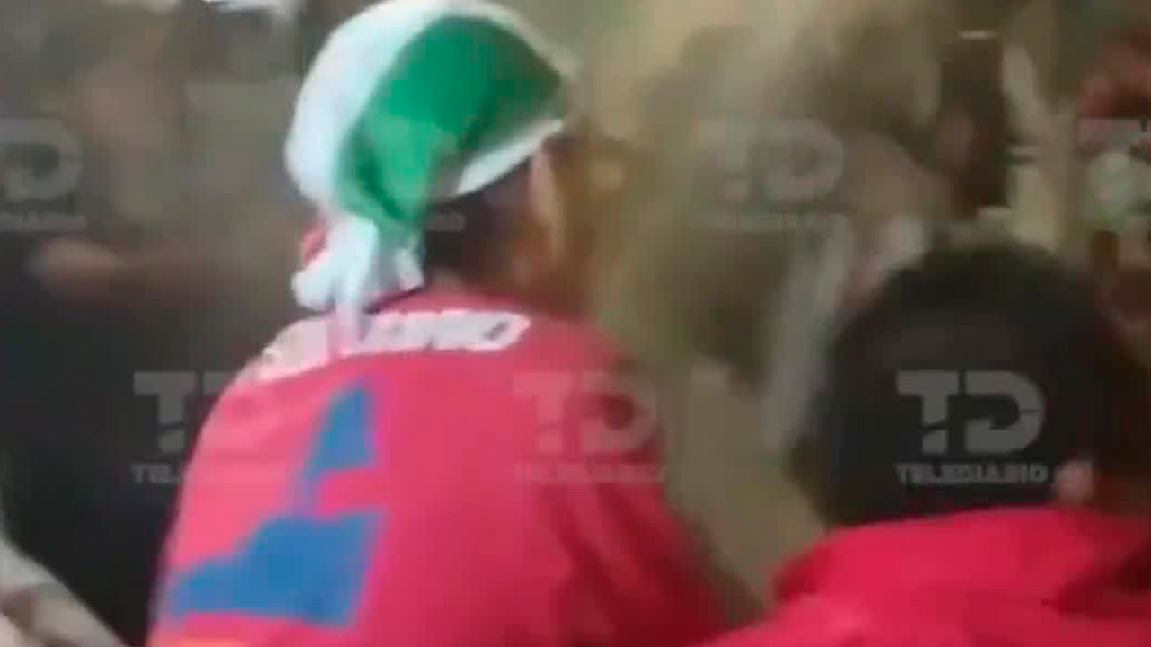 Trifulca en Guadalajara por intento de decomiso de vendedores de elotes durante el Grito de independencia