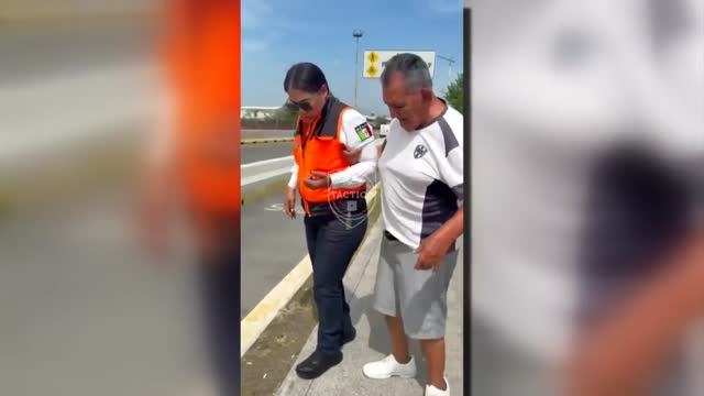 Agentes de Tránsito auxilian a adulto mayor desorientado en el puente Corregidora