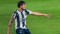 Carlos Salcedo solo ha jugado 4 partidos con Rayados de los 8 que se han disputado en el Apertura 2026 / Instagram