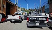 Elementos de Protección Civil revisan las medidas de seguridad en la empresa.