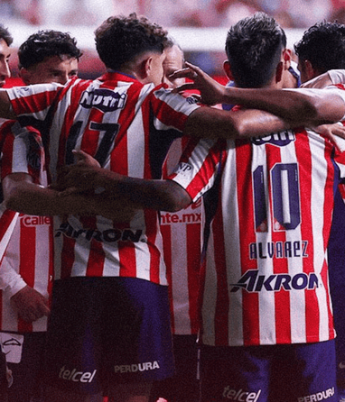 Ambos equipos se encontrarán en una nueva edición del Clásico Nacional. | @Chivas
