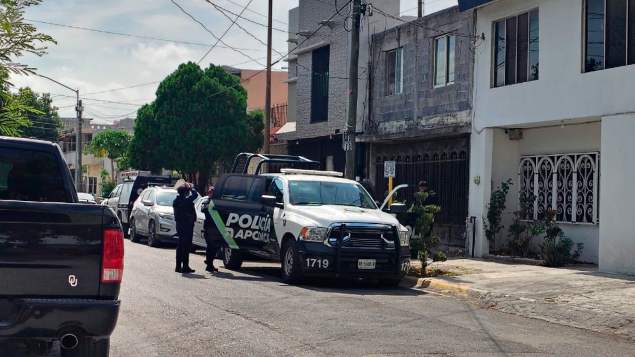 Hombres armados irrumpen en vivienda y someten a mujer en Apodaca