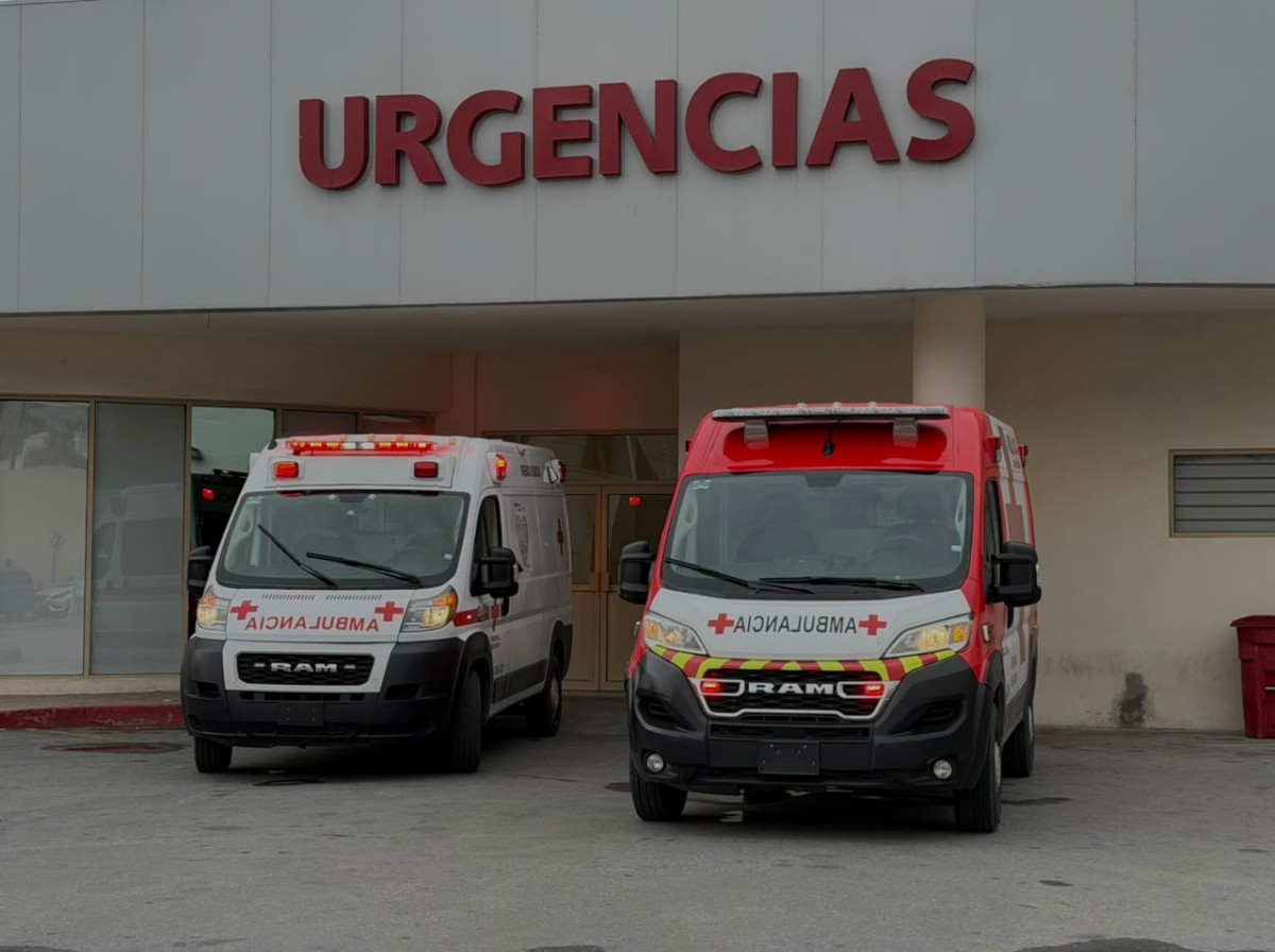 Paramédicos acudieron al sitio y trasladaron al taxista al Hospital General, donde permanece bajo atención médica.