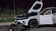 Paramédicos de la Cruz Roja acudieron al sitio, pero solo pudieron confirmar que el motociclista ya no contaba con signos vitales.