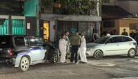 Personal forense realizó el traslado del cuerpo para continuar con los procedimientos establecidos.