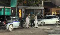 Personal forense realizó el traslado del cuerpo para continuar con los procedimientos establecidos.