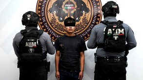 Rogelio, de 18 años de edad, fue captado ingiriendo bebidas alcohólicas y discutiendo con su pareja antes del crimen / Fiscalía de Chiapas