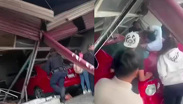 Vecinos golpean a dos hombres tras choque contra un panadería en Naucalpan