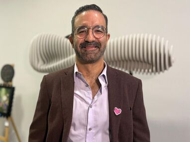 La velada incluyó una subasta y la venta de 50 piezas de arte a beneficio de la asociación.