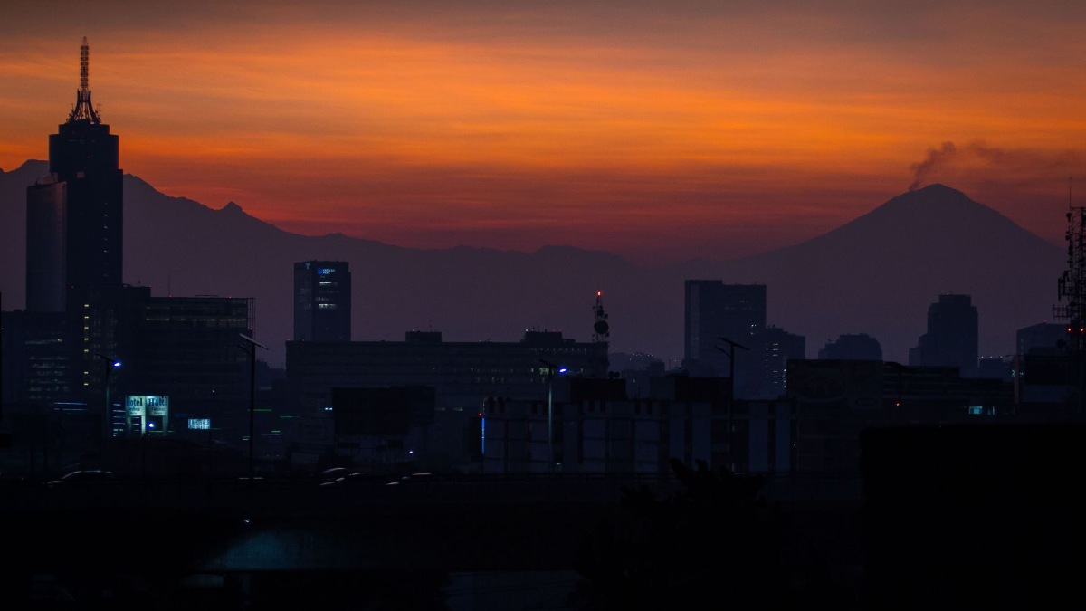 Amanecer en Ciudad de México durante el otoño