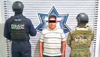 En su captura se le decomisó un vehículo utilizado como taxi, cartuchos útiles de uso exclusivo de las Fuerzas Armadas / Jesús Zavala