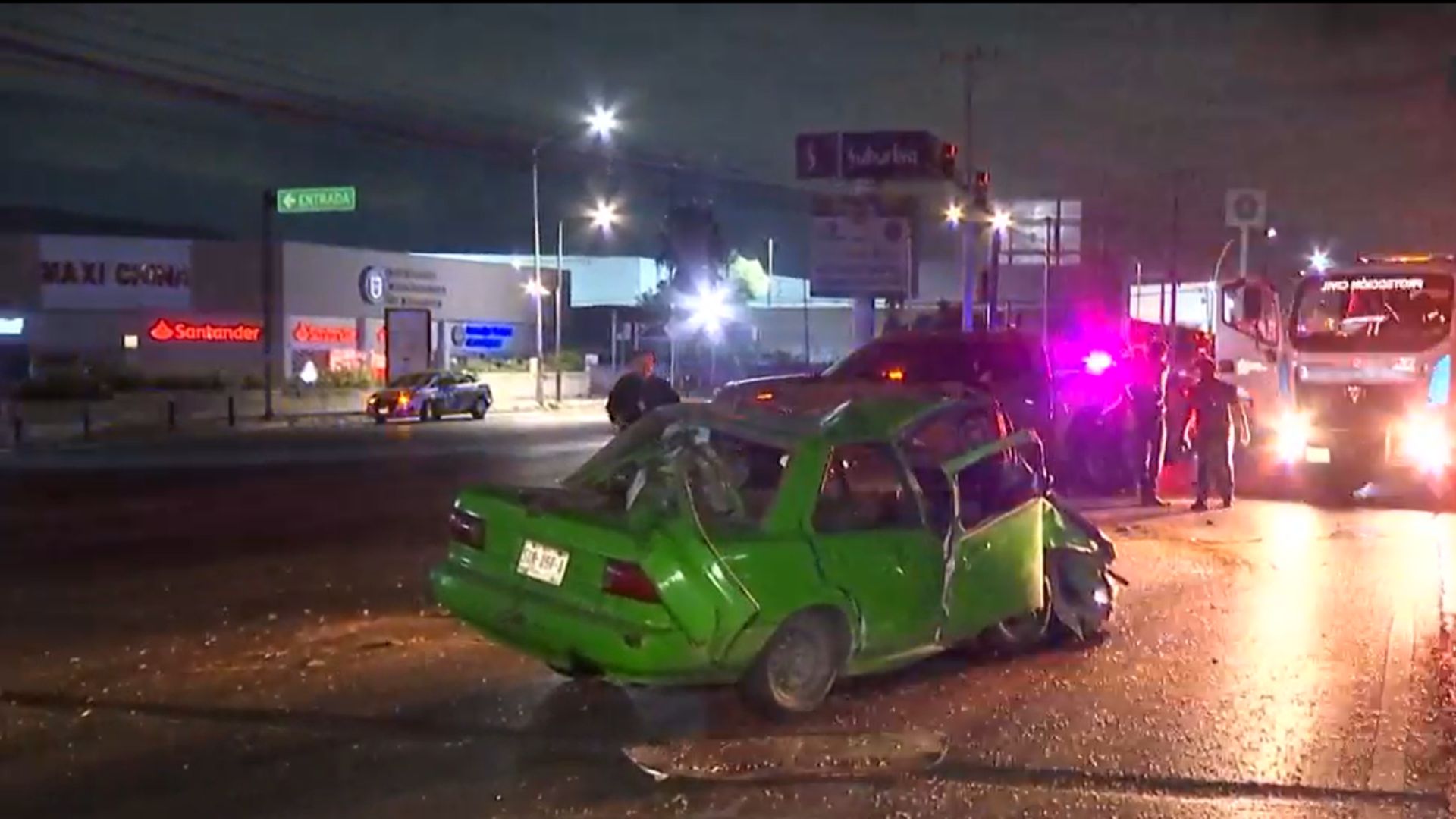 Conductor resulta lesionado tras choque en avenida Lincoln y Real de Cumbres, Monterrey