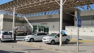 Luego de la confirmación del deceso, peritos del departamento de Servicios Periciales y el Agente del Ministerio Público se presentaron en el hospital