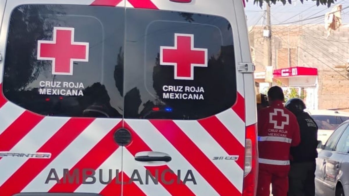 El cuerpo fue encontrado en el asiento del conductor en posición sedente y, a simple vista, no presentaba huellas o signos de violencia.