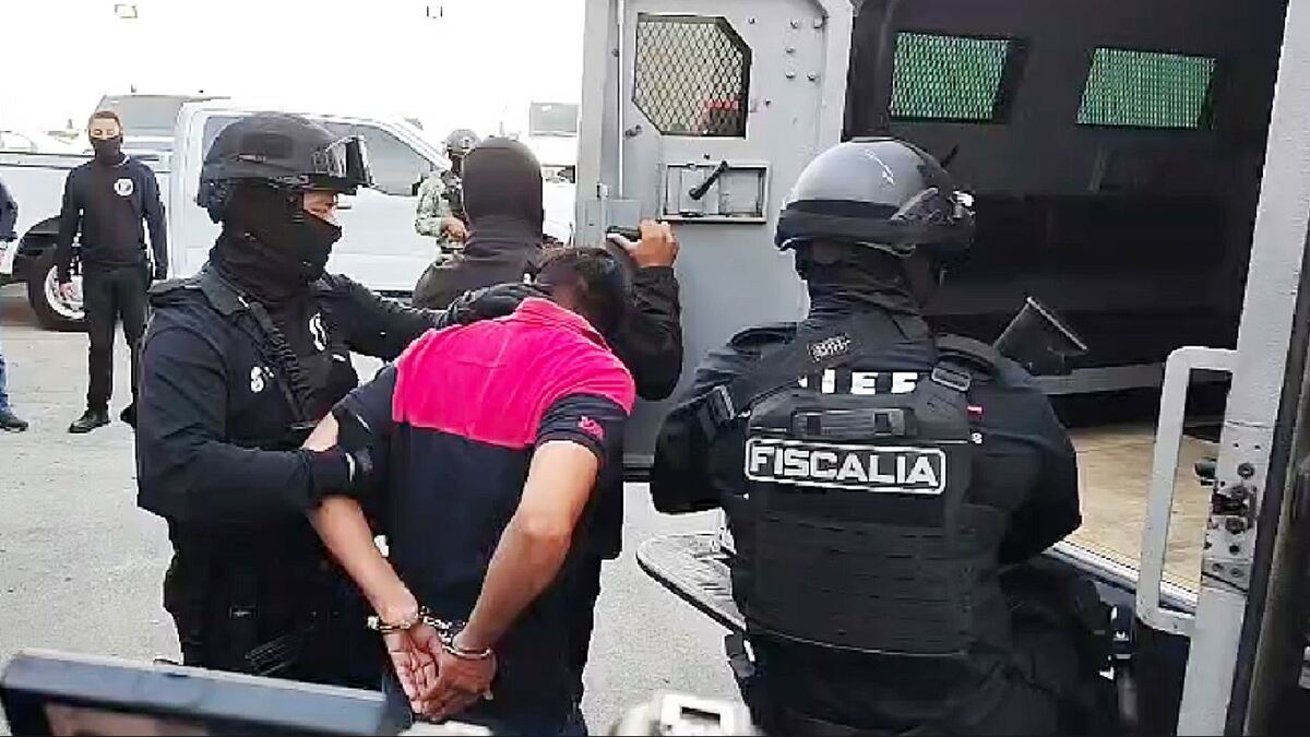 El detenido habría prestado servicio de traslado a la joven en su motocicleta.