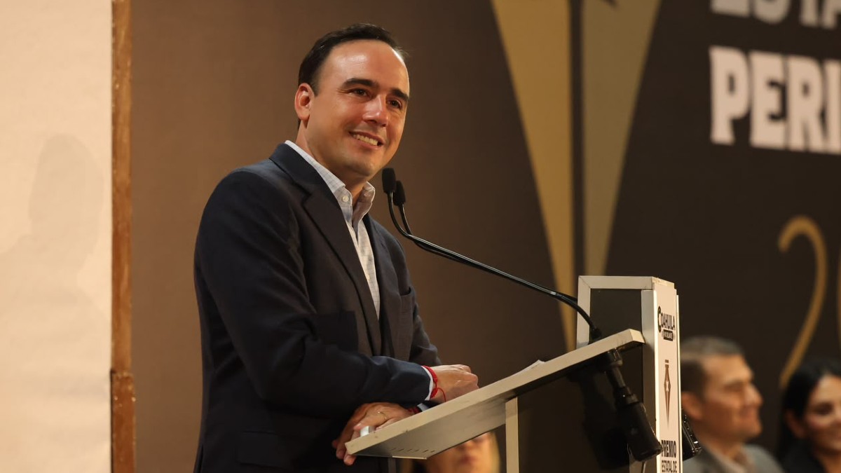 El gobernador felicitó a las y los galardonados por la calidad de sus trabajos.