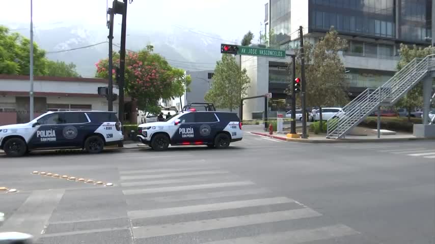 Encuentran a hombre muerto sobre una banqueta en San Pedro