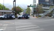 Encuentran a hombre muerto sobre una banqueta en San Pedro