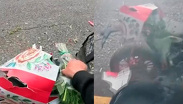 Explota bolsa de regalo durante entrega y daña moto de repartidor en Tlalnepantla
