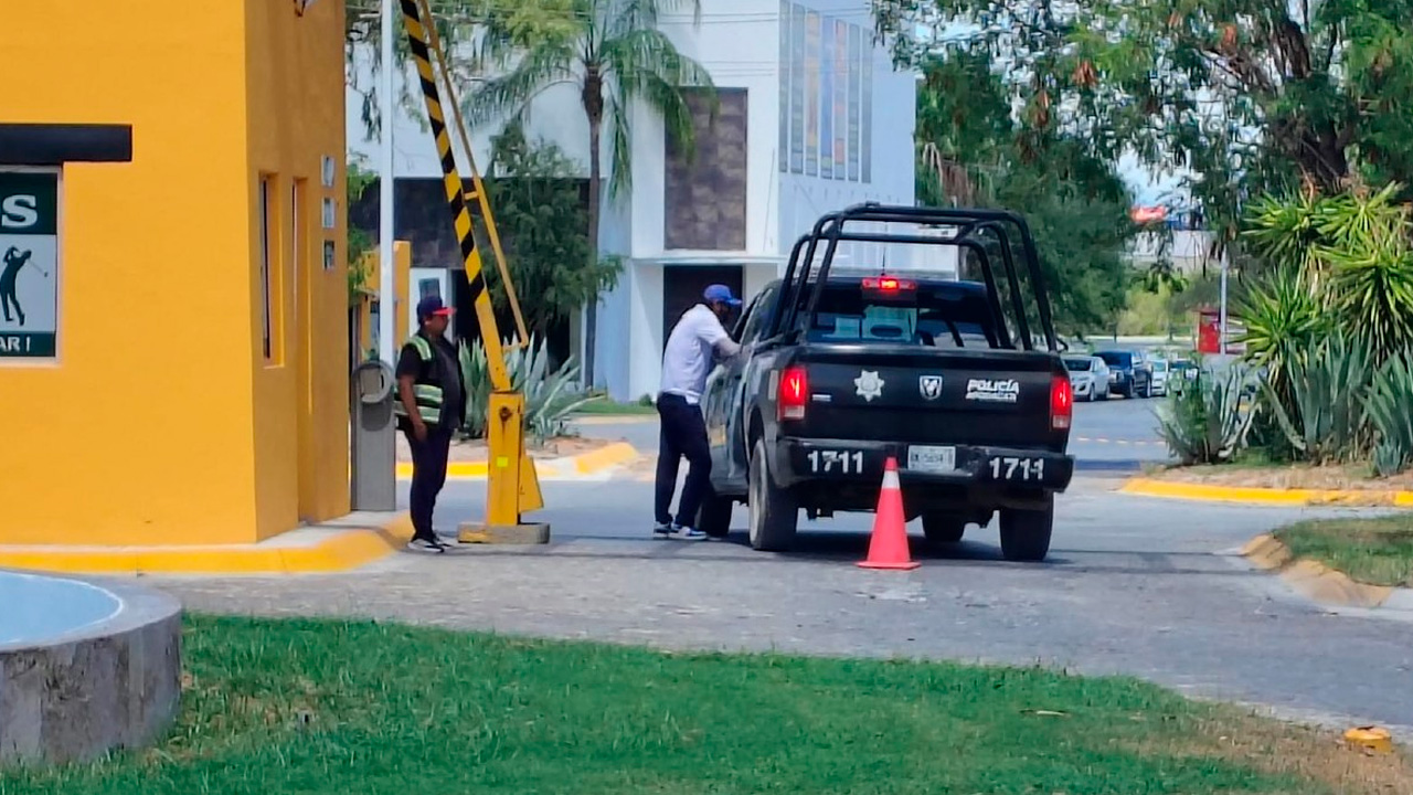 Dos hombres huyen entre la maleza tras disparar contra policías en Apodaca