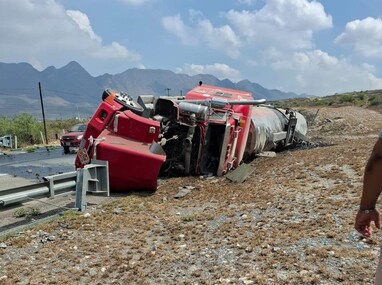 Se implementó un desvío del tránsito a contraflujo mientras se atendía la situación.