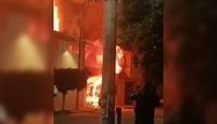 Un incendio provocado por pirotecnia en la GAM deja 14 perritos muertos.