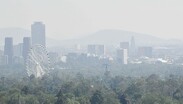 Iniciativas como el Programa del Hoy No Circula buscan disminuir las emisiones de contaminantes.