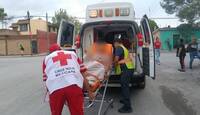 Paramédicos realizaron el traslado de la afectada para recibir atención médica especializada.