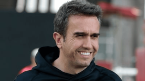 El presidente del club cuestionó las especulaciones sobre el futuro del entrenador.