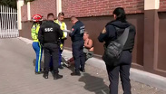 Rescatan a mujer que caminaba por carriles centrales de la avenida 608