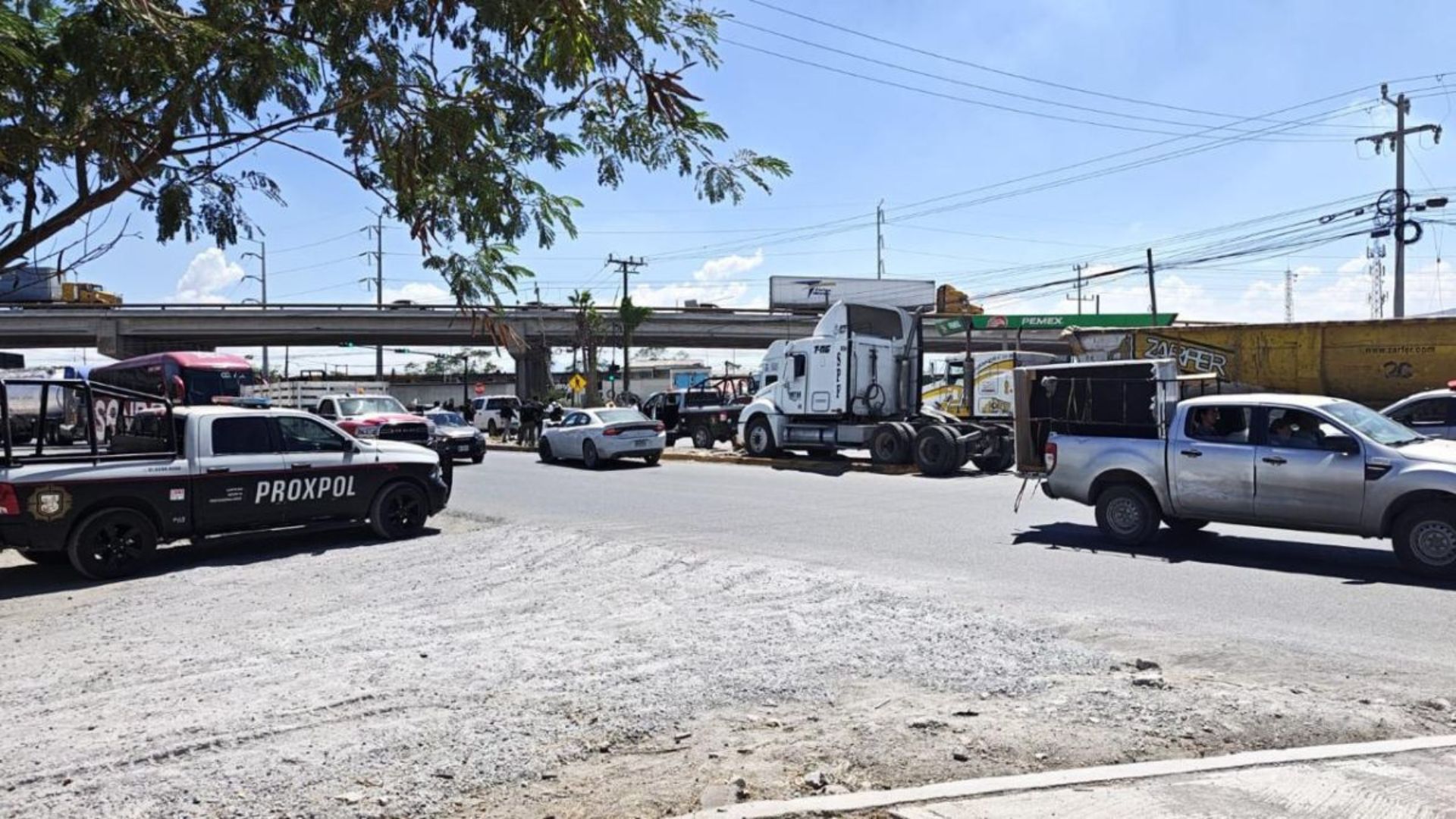 Detienen en Escobedo a conductor de tráiler robado con violencia. TD Nocturno Monterrey, 18 de septiembre 2026