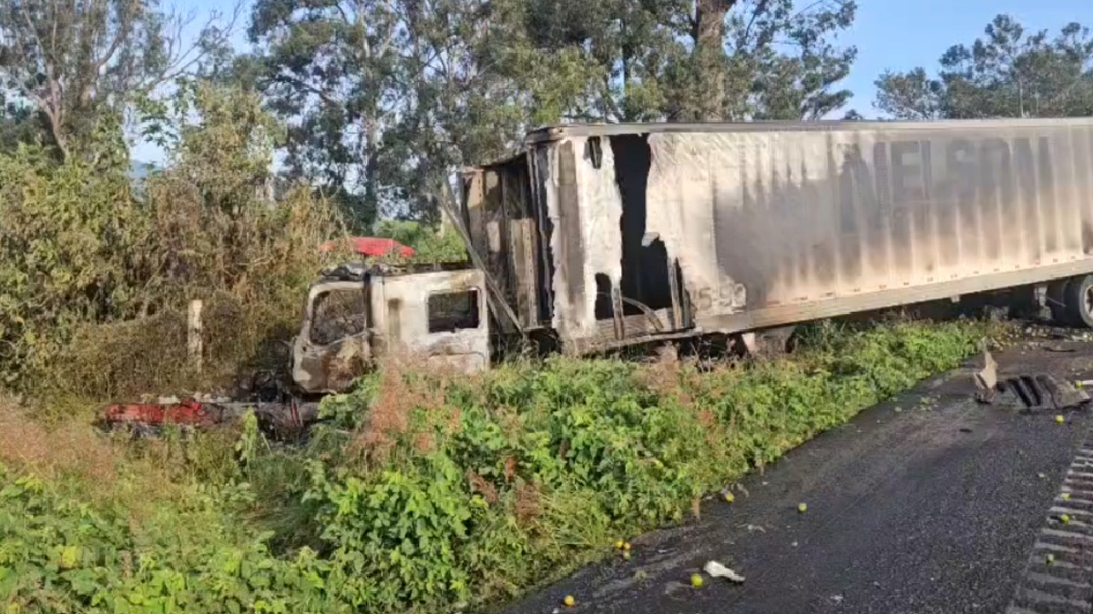 Los hechos ocurrieron sobre el kilómetro 101, entre Ciudad Guzmán y Cuatro Caminos en dirección a Colima