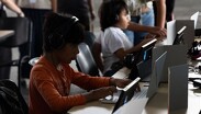 En México, los estudiantes  de menor nivel socioeconómico obtuvieron en promedio 376 puntos en Lectura.
