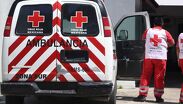Paramédicos de Cruz Roja atendieron a la víctima y la trasladaron a un nosocomio de la localidad.