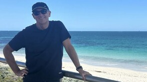 La víctima del ataque de tiburón fue identificada como Greg O'Neill, un nadador de 63 años