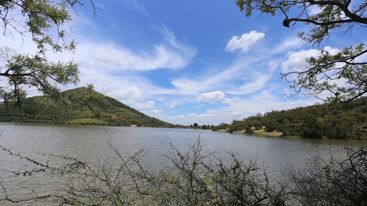 Cuerpos de emergencia en la presa de Duarte en León tras la muerte de un adolescente de 16 años.