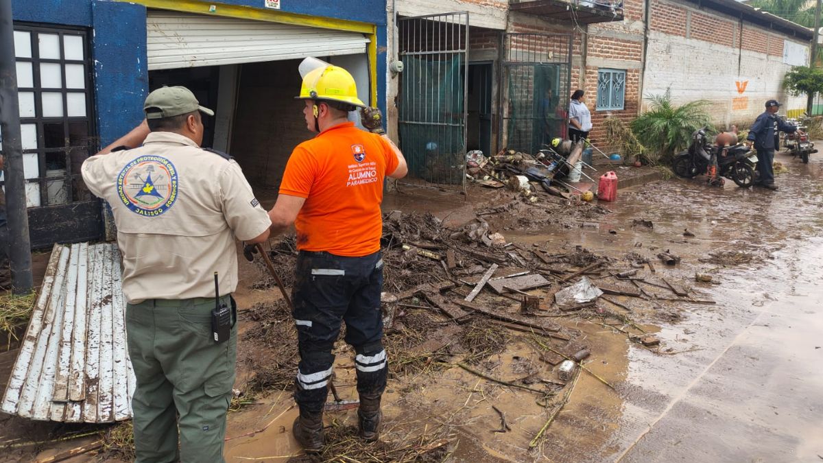 Lemus informa que apoyarán a familias afectadas por desbordamiento en Zapotlanejo