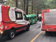 Una combi con peregrinos chocó en la carretera La Marquesa-Tenango.