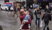 Abrígate y protege a tus seres queridos de las afectaciones del clima.