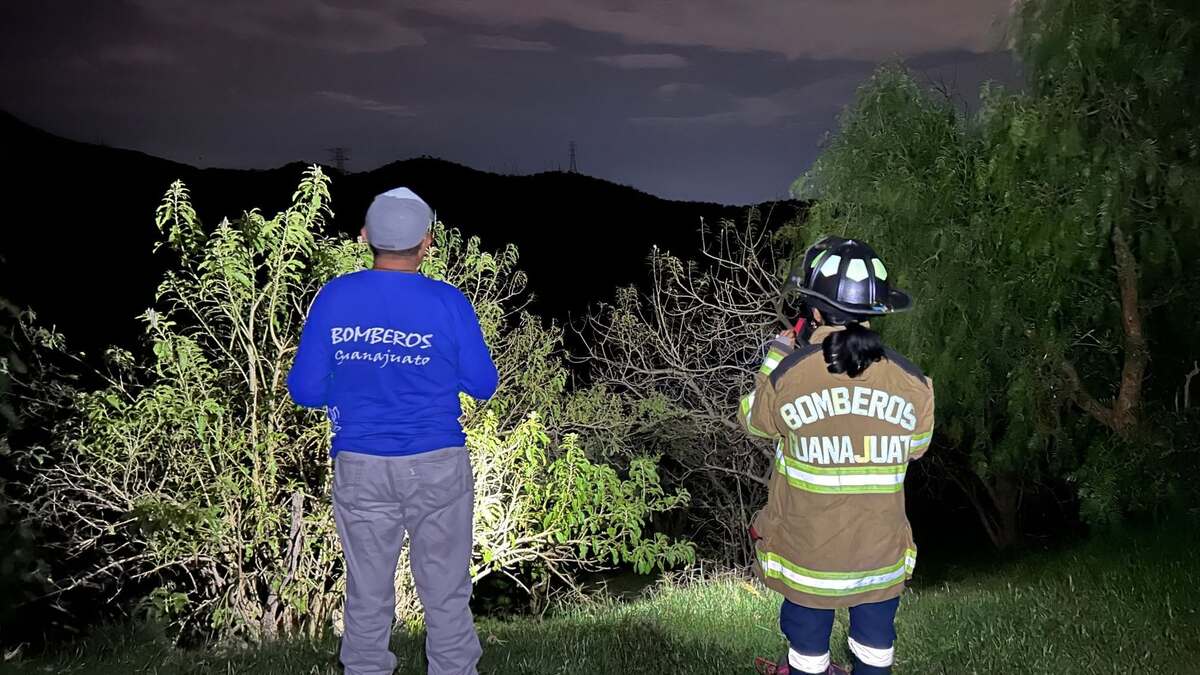 El cuerpo de Bomberos estableció dos equipos para la búsqueda. | Heroico Cuerpo de Bomberos Voluntarios de Guanajuato. https://www.milenio.com/comunid