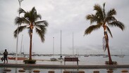 Habilitan más de 600 refugios en Guerrero y activan Plan Marina por huracán Polo.