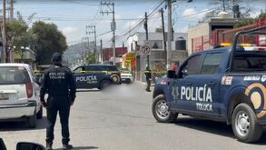 Tras los hechos el conductor de transporte público de Toluca huyó del lugar abandonando su unidad.