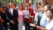 Morena acusa a Samuel García y su familia de presuntas operaciones millonarias; gobernador pide que lo investiguen.