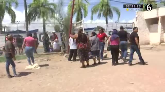 Mujeres se pelean durante manifestación en parque de Lerdo; patrulla ignoró el problema