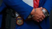 Pese a la nueva medida del ICE, jueces federales obligan a mantener visible el registro en recintos como Adelanto, California.