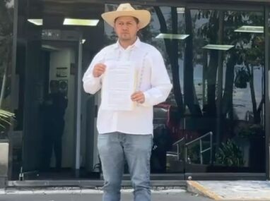 Regidor de Uruapan denuncia a Daniel Manzo ante la FEMDO y comparece funcionario por caso Carlos Manzo. | Víctor Saladitas vía Facebook.
