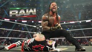 Roman Reigns se consagró campeón mundial pesado tras vencer a CM Punk en WrestleMania 42.