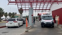 Socorristas de la Cruz Roja acudieron para brindarle los primeros auxilios al hombre  y lo trasladaron a sus instalaciones; sin embargo ya había falle