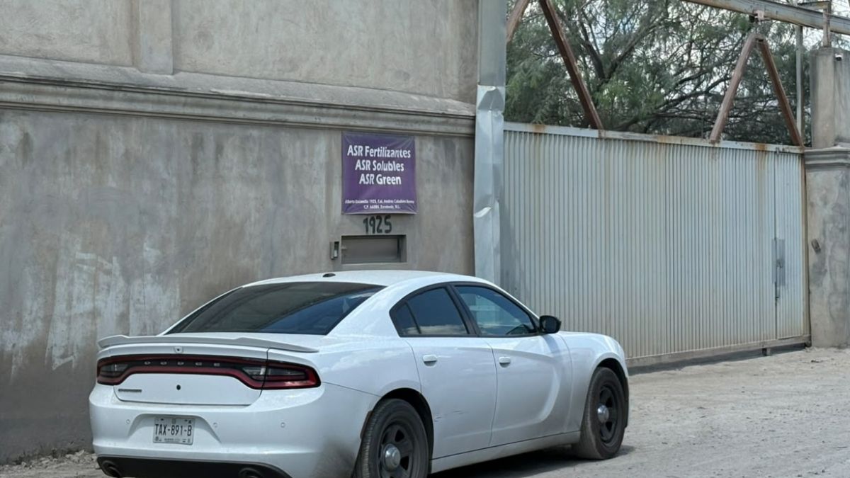 Autoridades investigan la muerte de un trabajador externo que cayó durante labores de mantenimiento en una nave industrial.